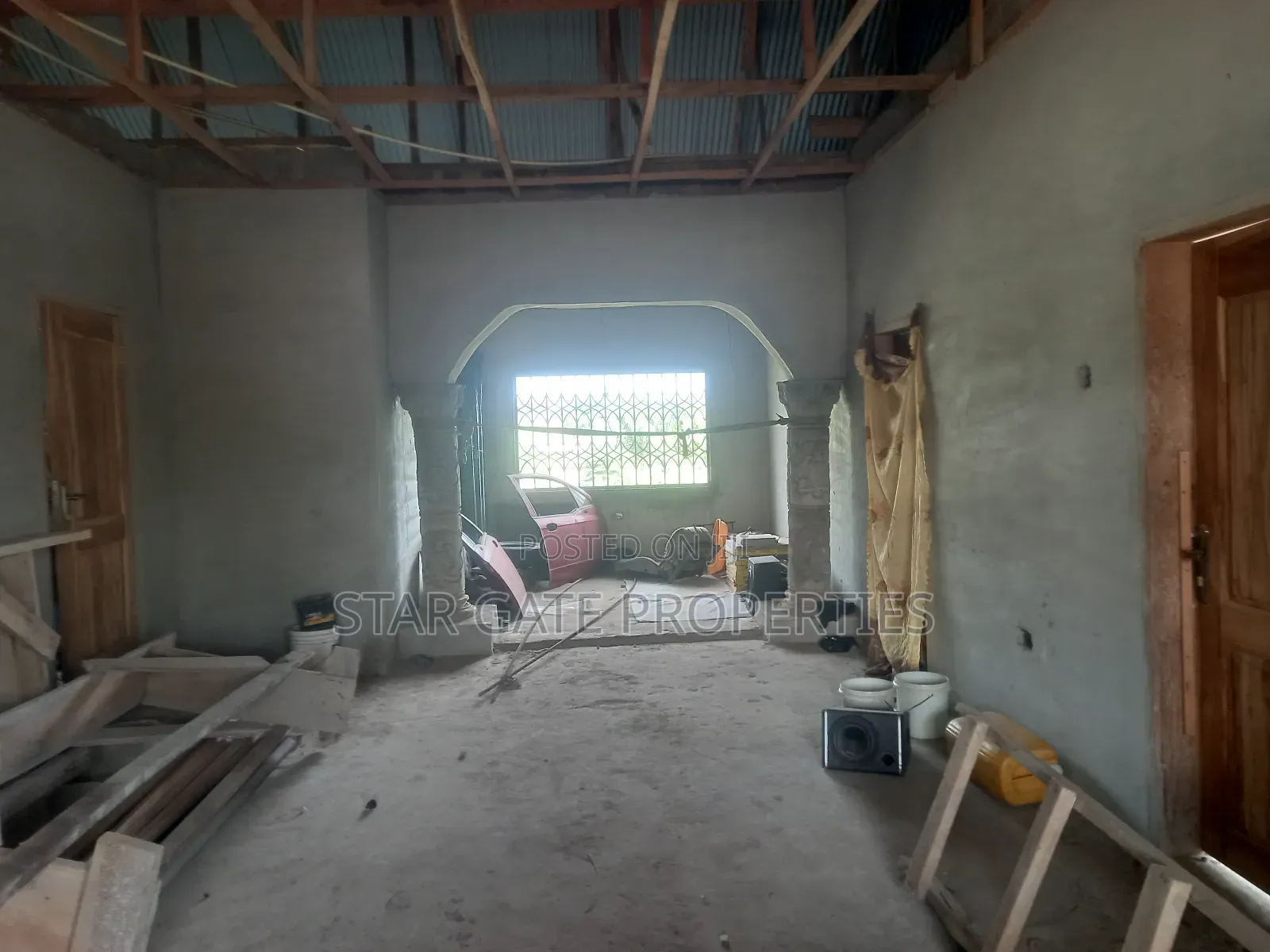 5bdrm House in Ejisu Manhyia for sale