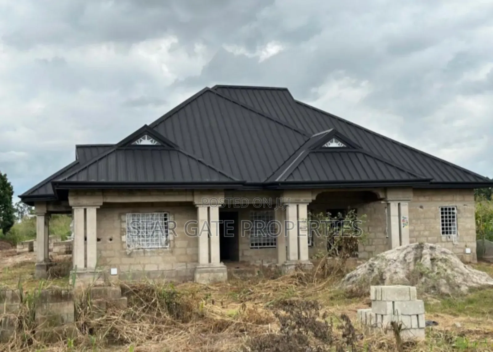 5bdrm House in Ejisu Onwe for sale