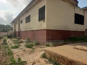 7bdrm House in Santasi, Kumasi Metropolitan for sale