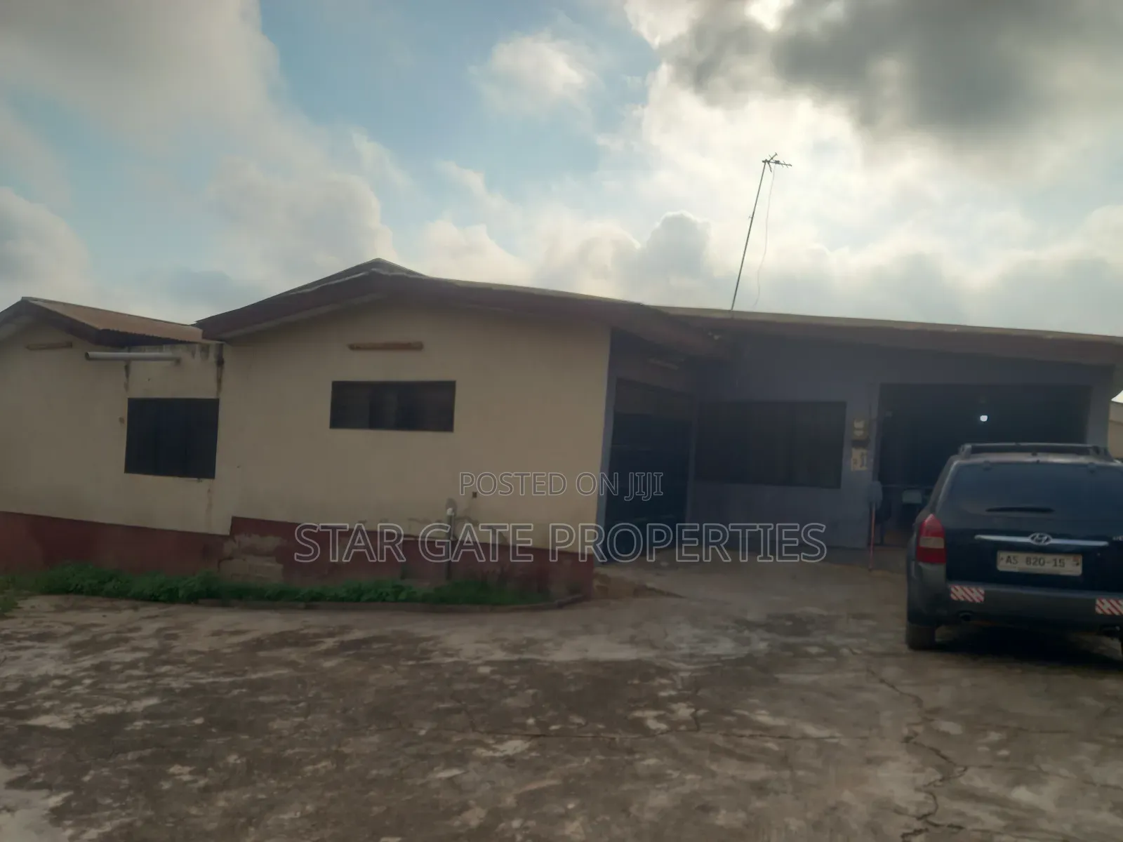 7bdrm House in Santasi, Kumasi Metropolitan for sale