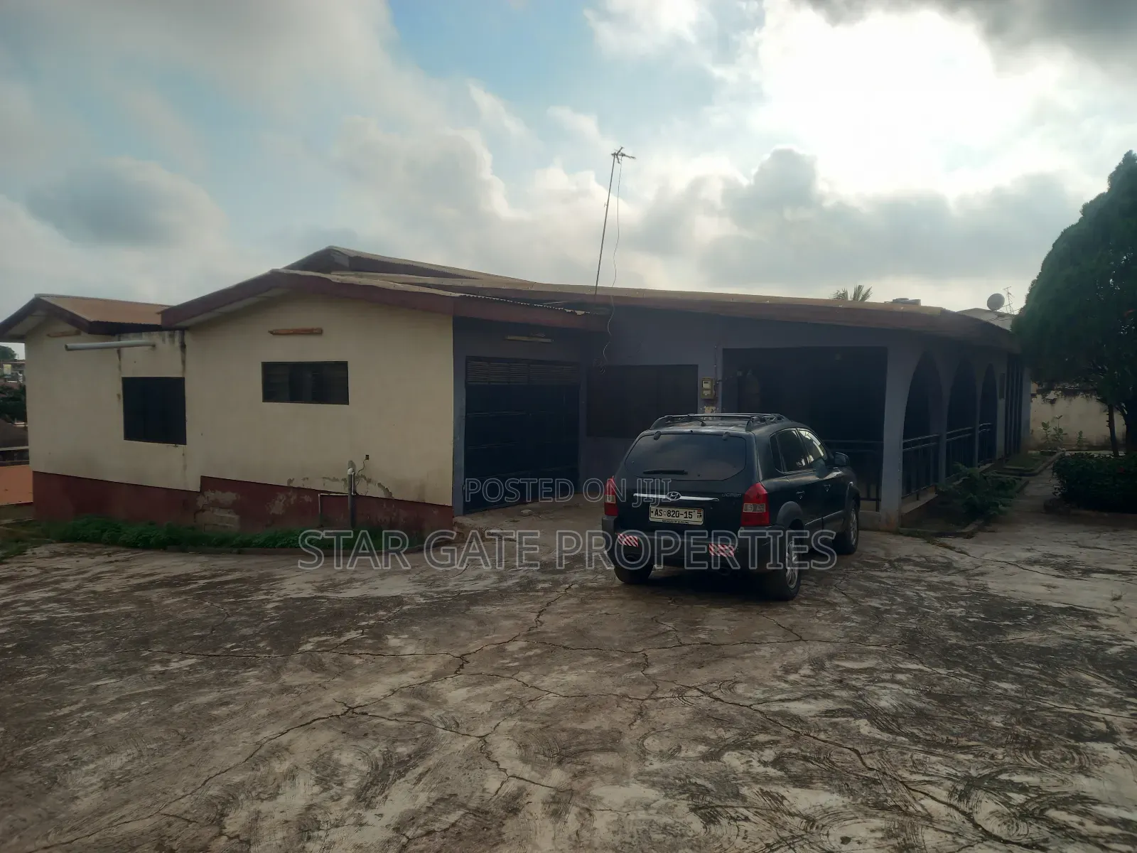 7bdrm House in Santasi, Kumasi Metropolitan for sale