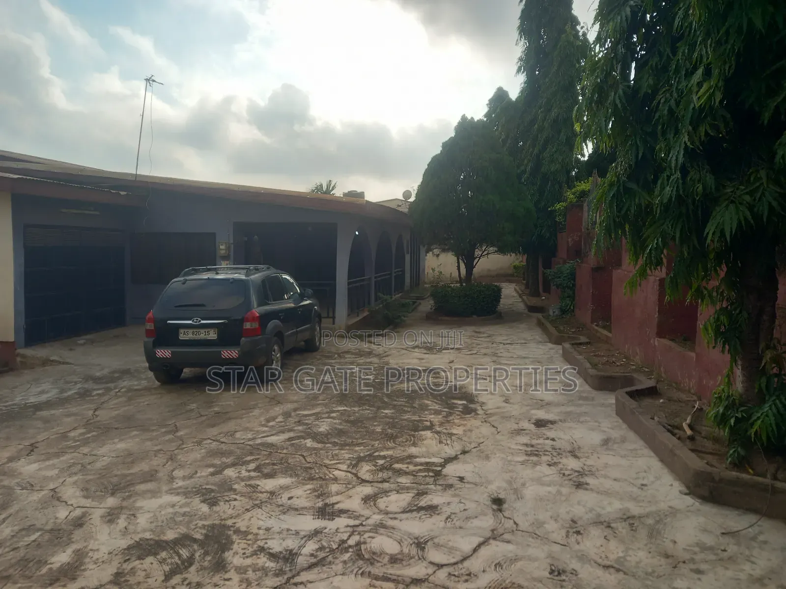 7bdrm House in Santasi, Kumasi Metropolitan for sale