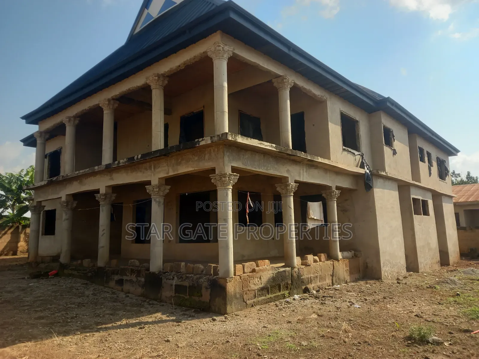 12bdrm House in Afari Military, Kumasi Metropolitan for sale