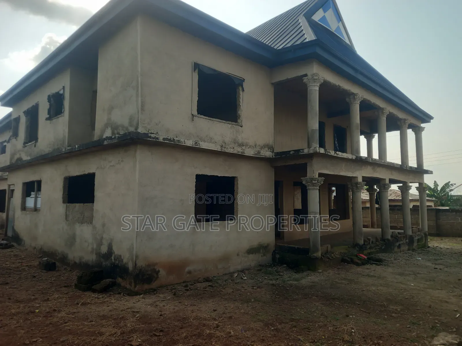 12bdrm House in Afari Military, Kumasi Metropolitan for sale