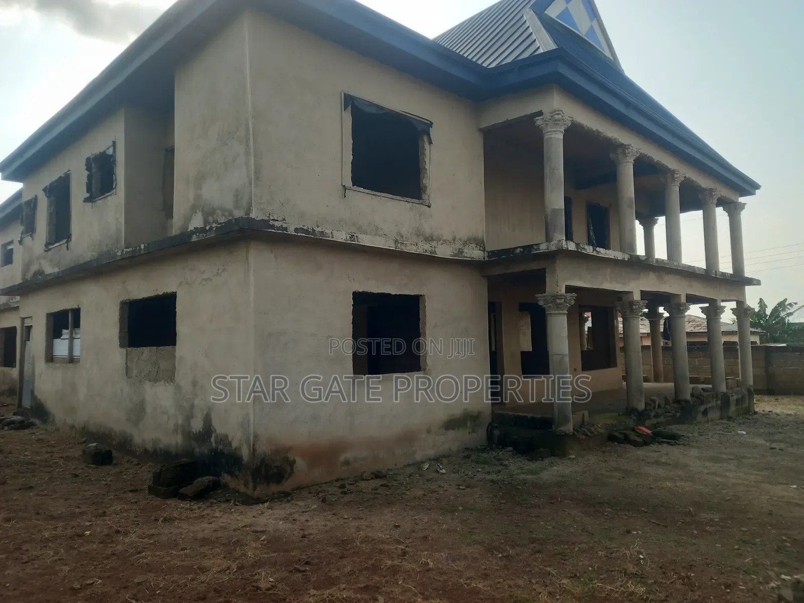 12bdrm House in Afari Military, Kumasi Metropolitan for sale