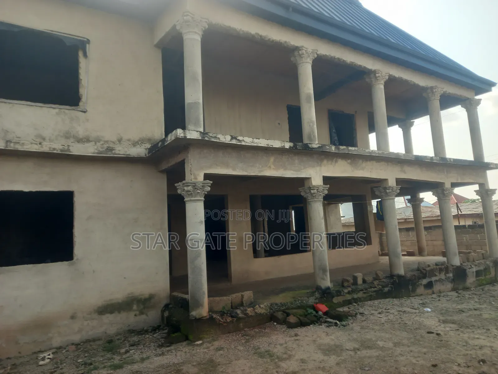12bdrm House in Afari Military, Kumasi Metropolitan for sale