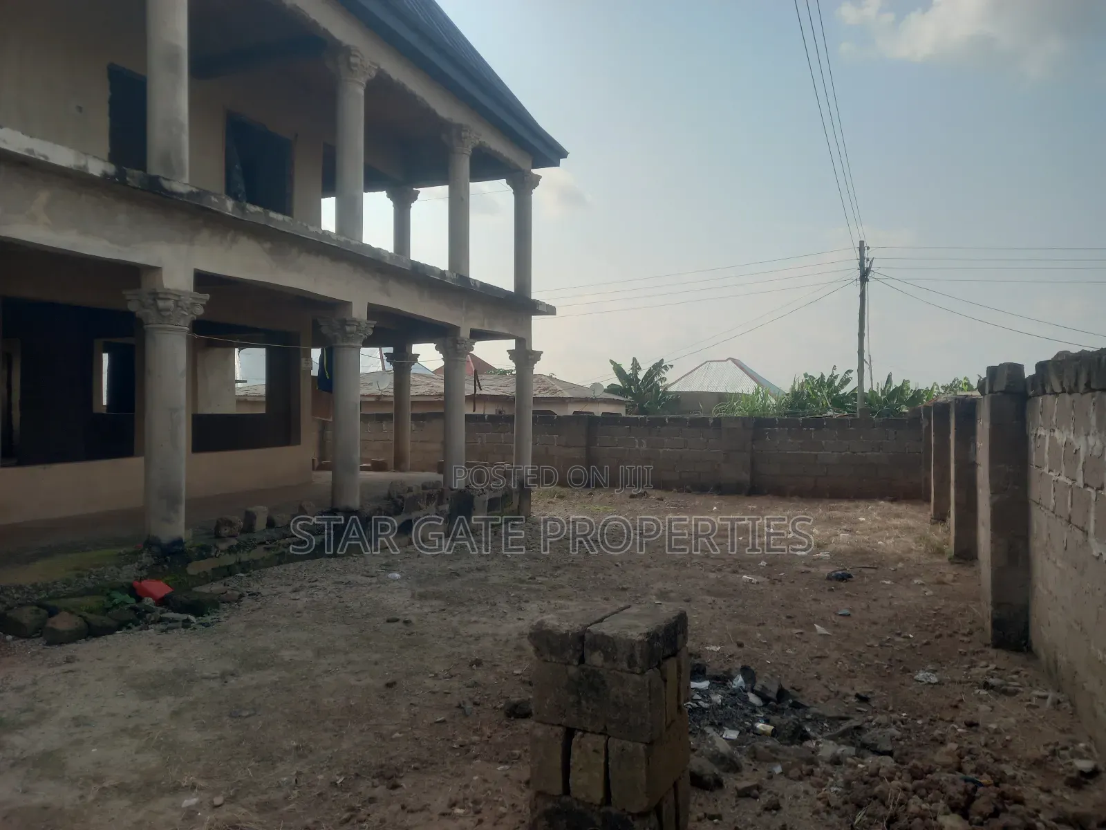12bdrm House in Afari Military, Kumasi Metropolitan for sale
