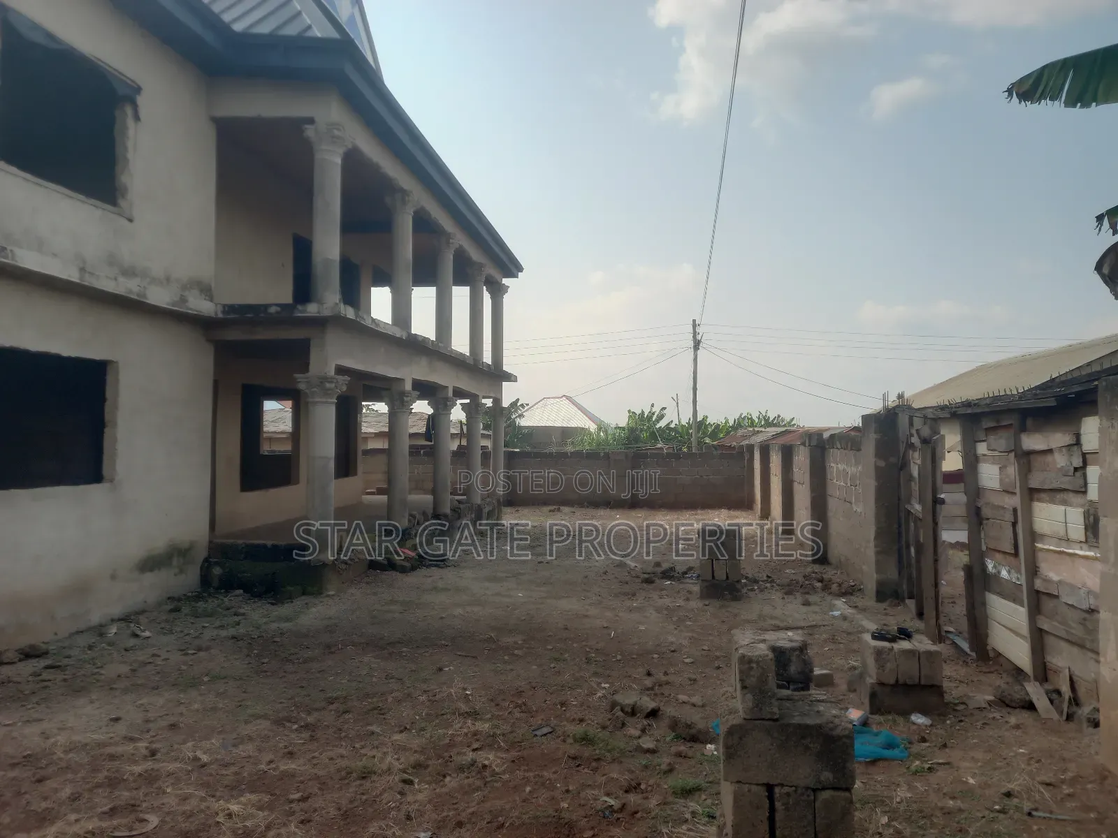 12bdrm House in Afari Military, Kumasi Metropolitan for sale