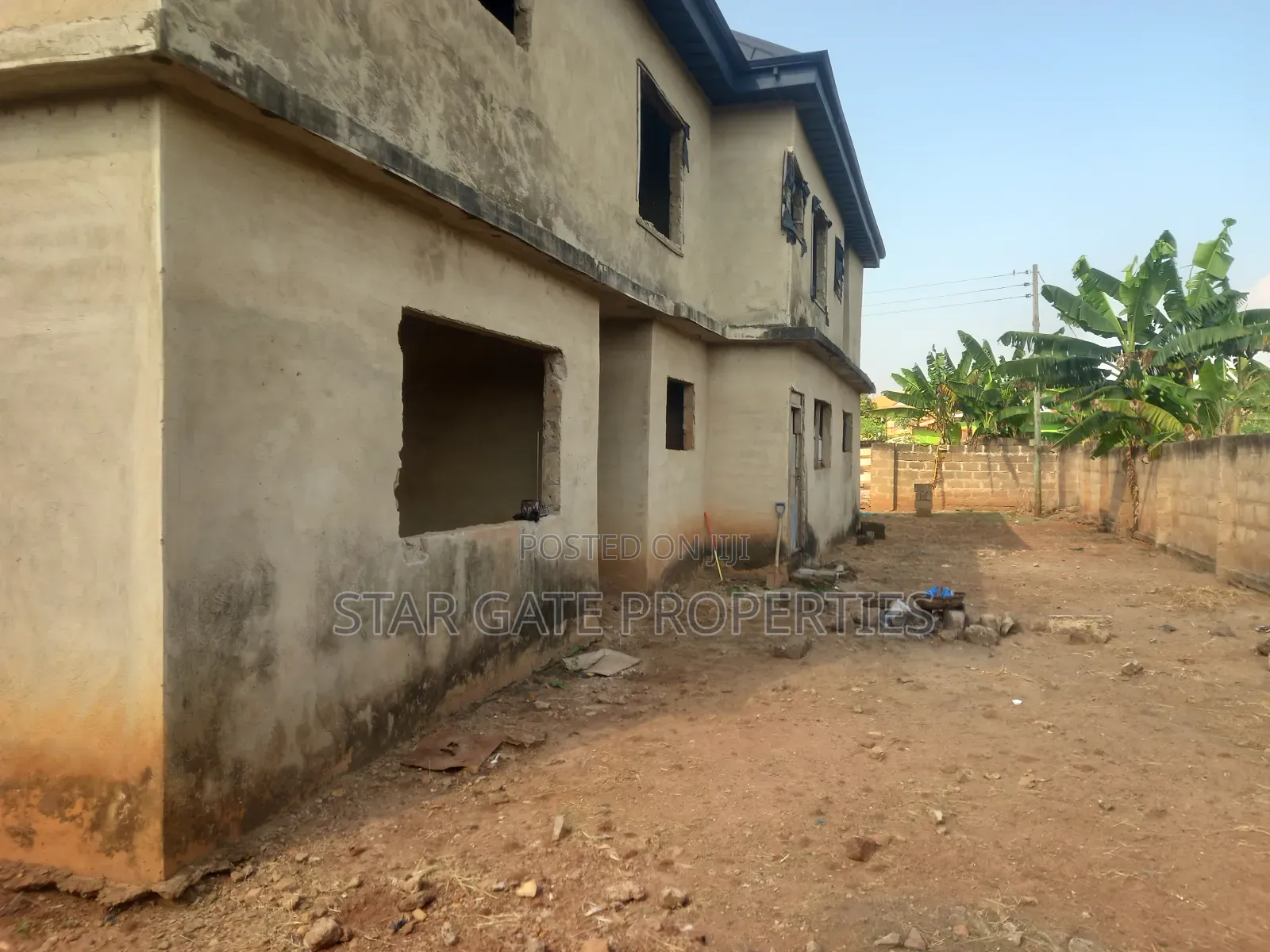 12bdrm House in Afari Military, Kumasi Metropolitan for sale