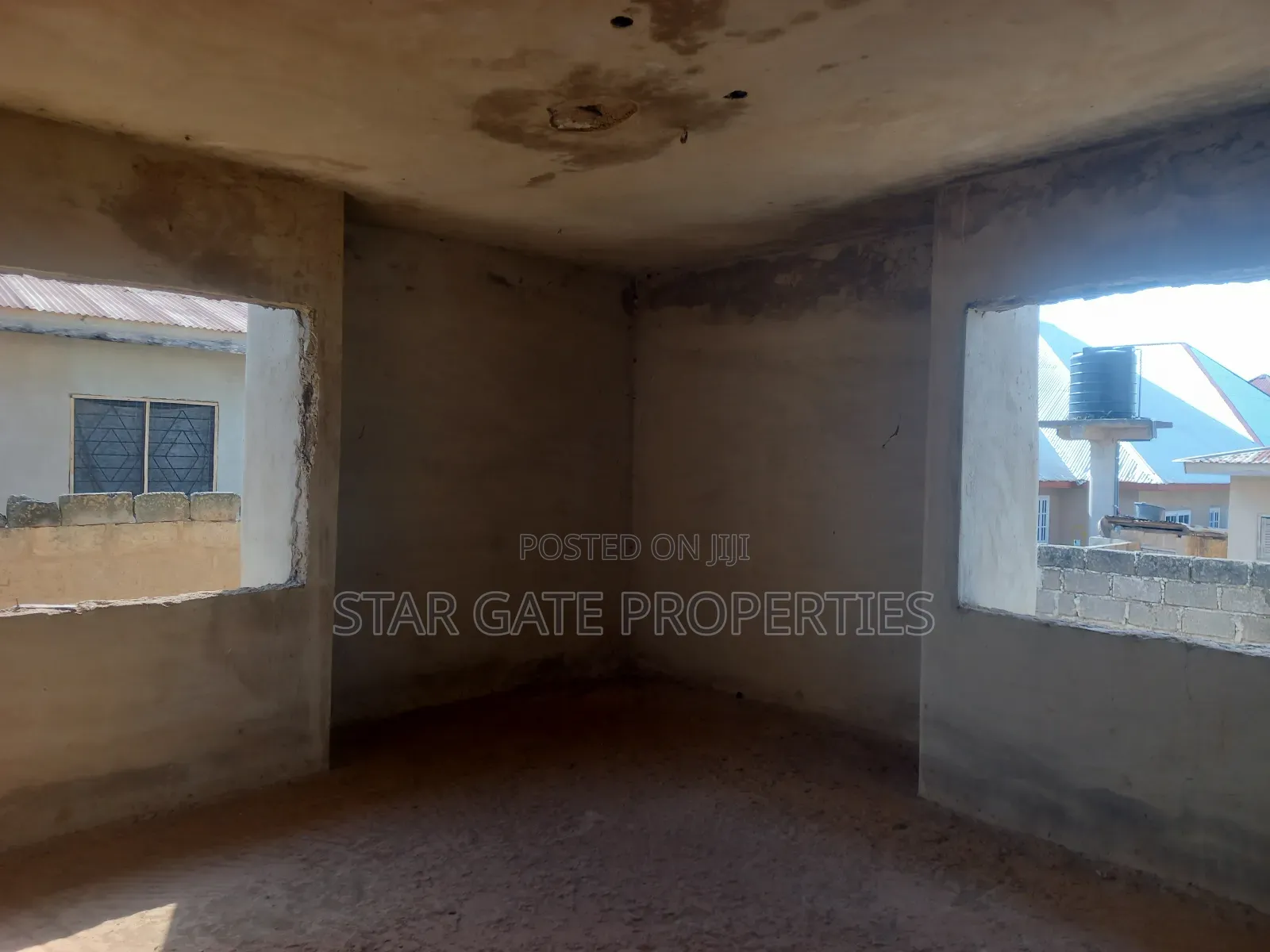 12bdrm House in Afari Military, Kumasi Metropolitan for sale