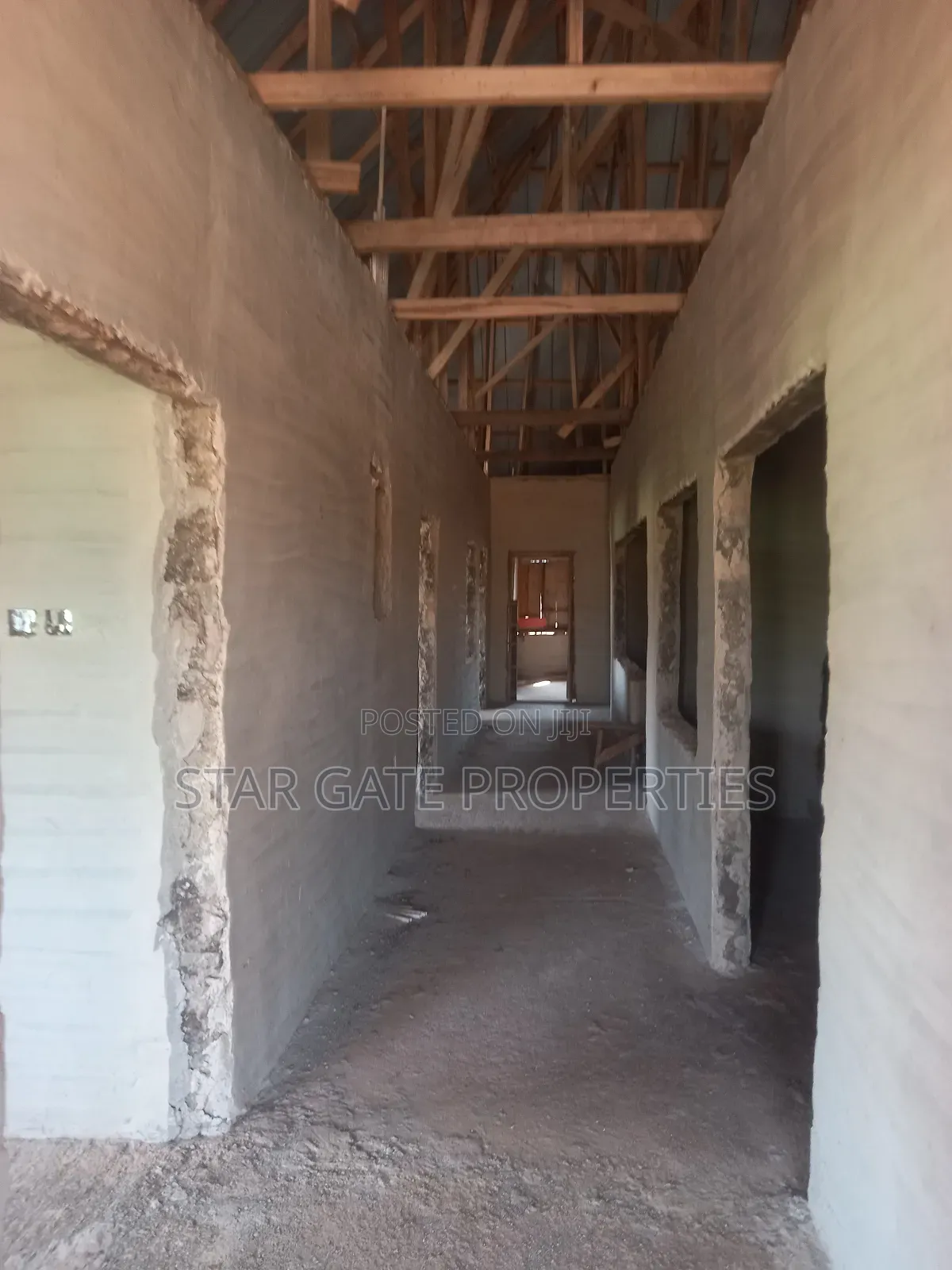 12bdrm House in Afari Military, Kumasi Metropolitan for sale