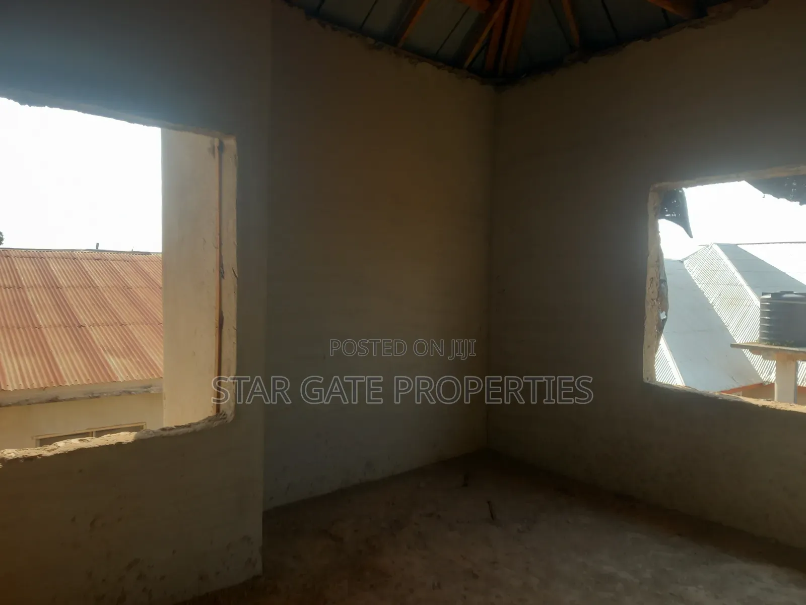 12bdrm House in Afari Military, Kumasi Metropolitan for sale