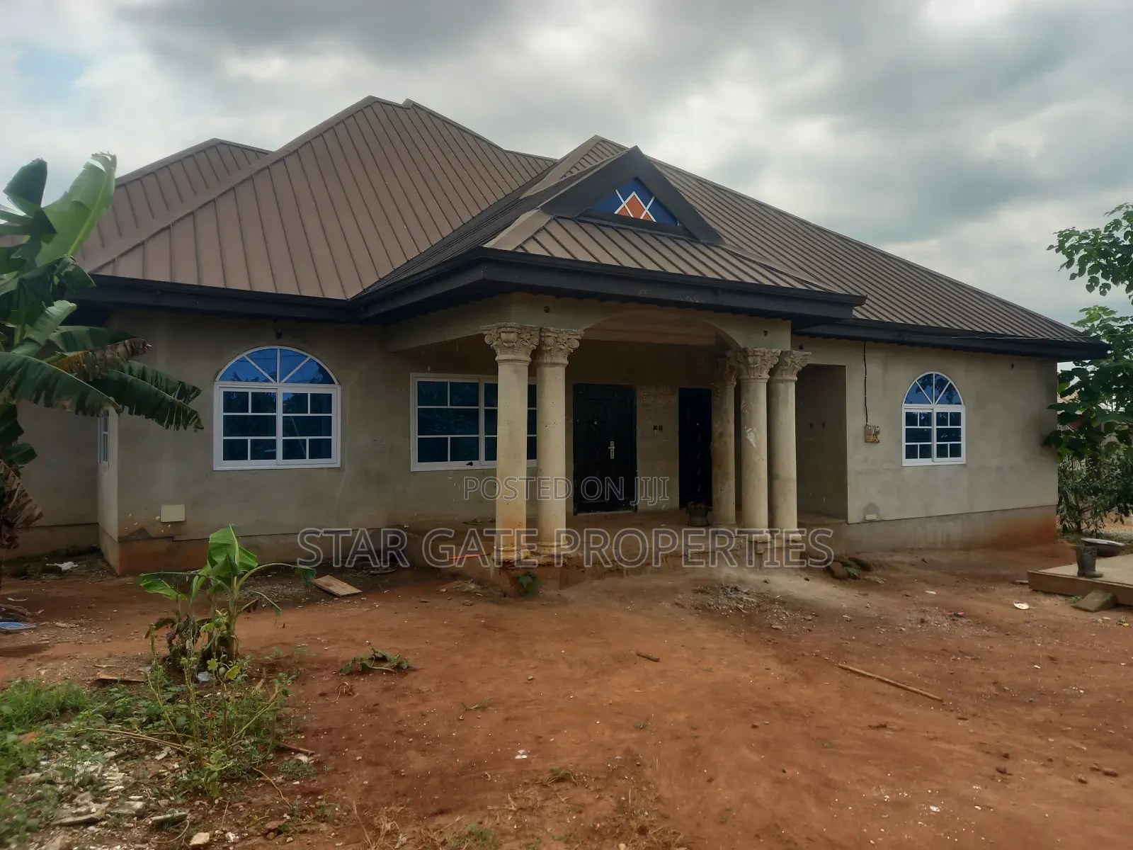 5bdrm House in Near Afari Military, Kumasi Metropolitan for sale