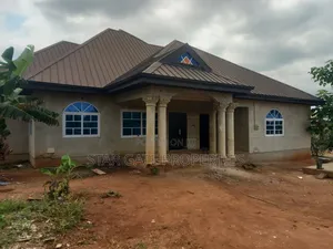 5bdrm House in Near Afari Military, Kumasi Metropolitan for sale