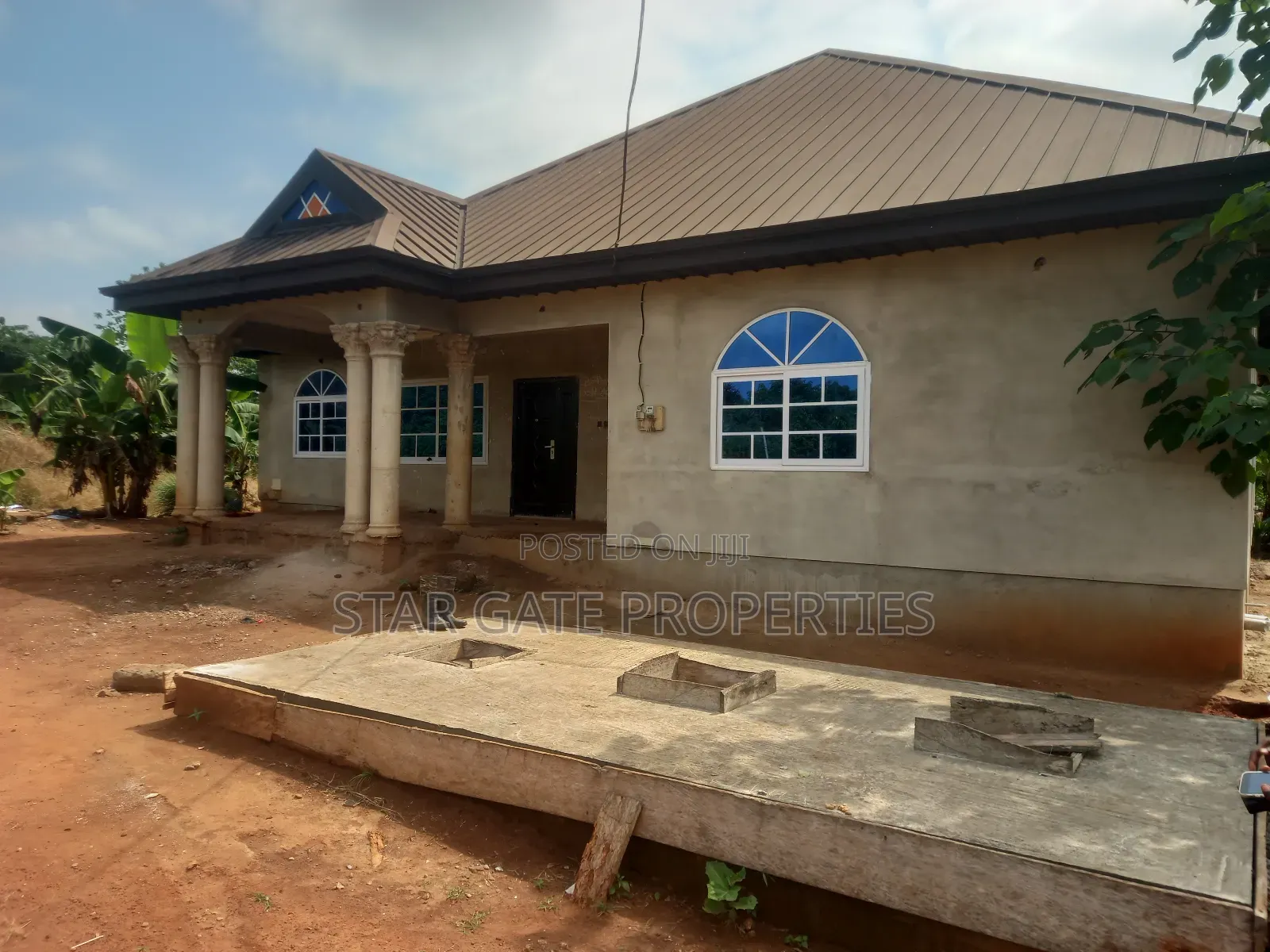 5bdrm House in Near Afari Military, Kumasi Metropolitan for sale