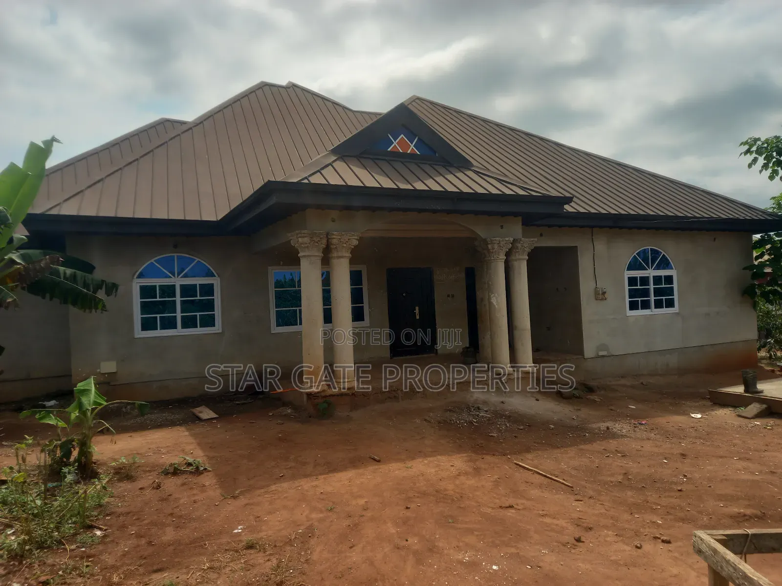 5bdrm House in Near Afari Military, Kumasi Metropolitan for sale
