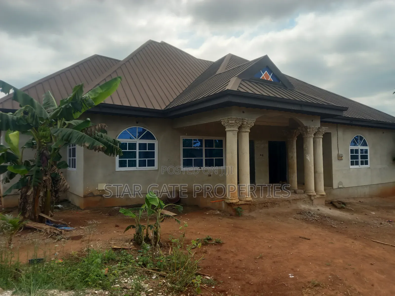 5bdrm House in Near Afari Military, Kumasi Metropolitan for sale