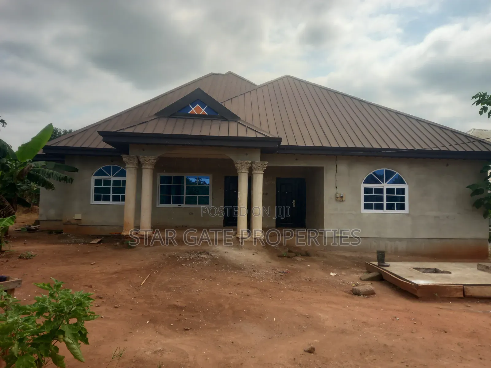 5bdrm House in Near Afari Military, Kumasi Metropolitan for sale