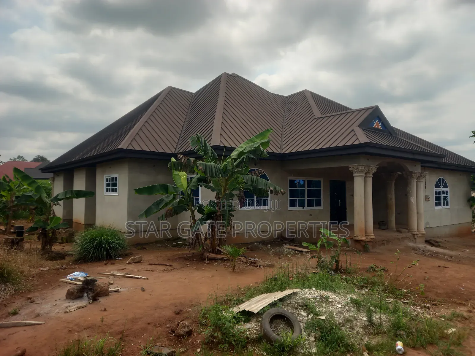 5bdrm House in Near Afari Military, Kumasi Metropolitan for sale