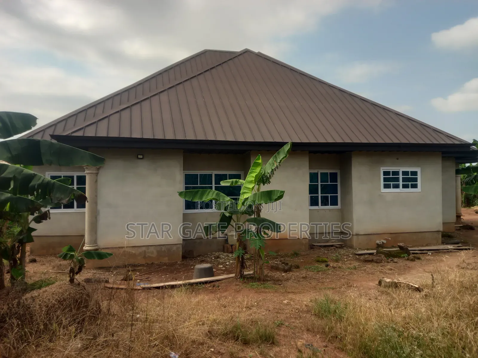 5bdrm House in Near Afari Military, Kumasi Metropolitan for sale