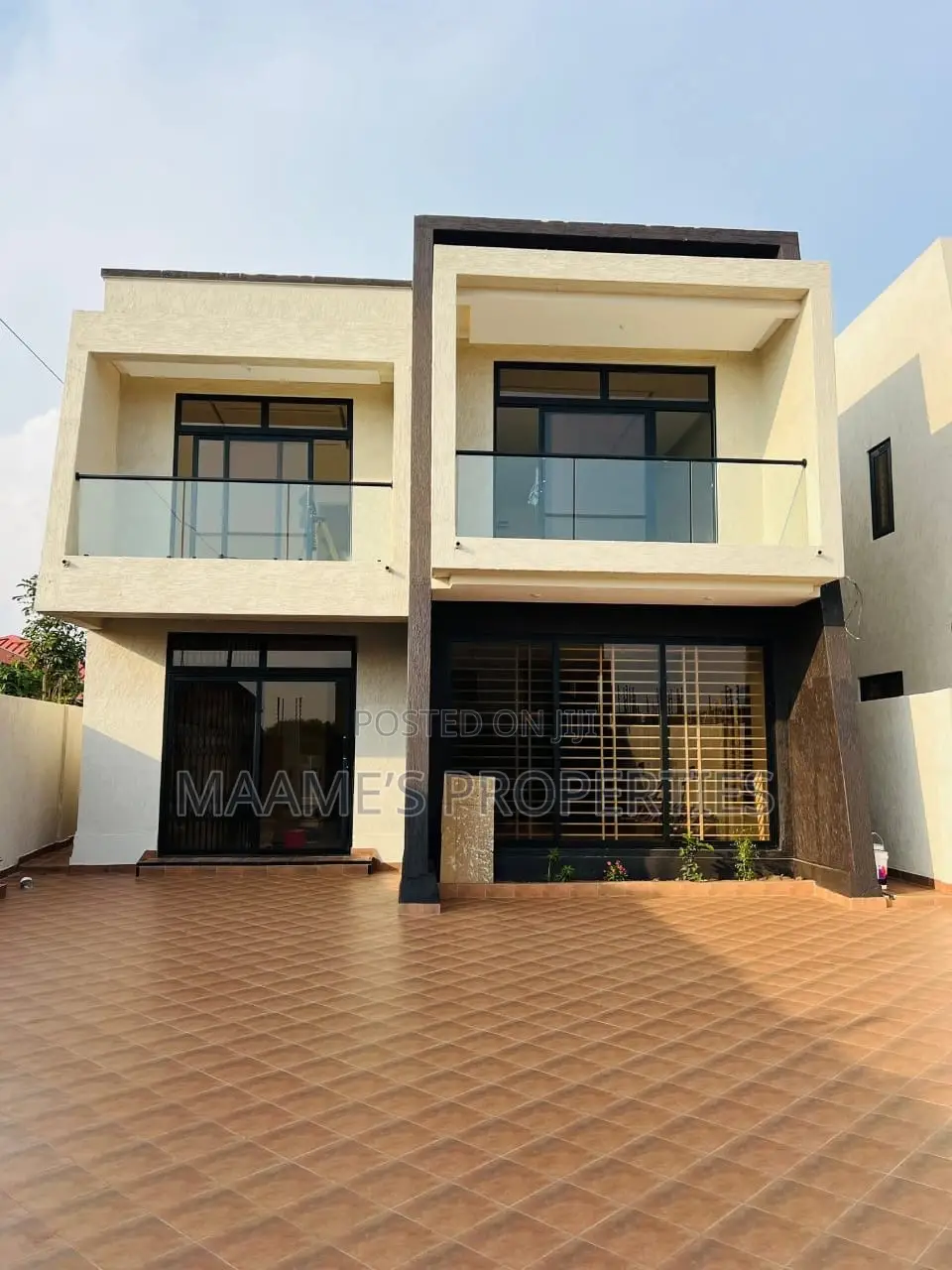 4bdrm Duplex in East Legon for sale