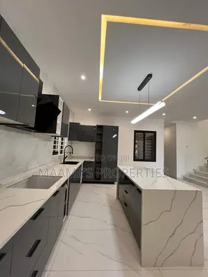 4bdrm Duplex in East Legon for sale