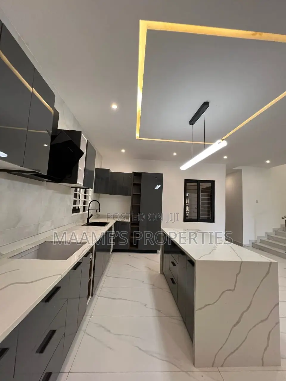 4bdrm Duplex in East Legon for sale