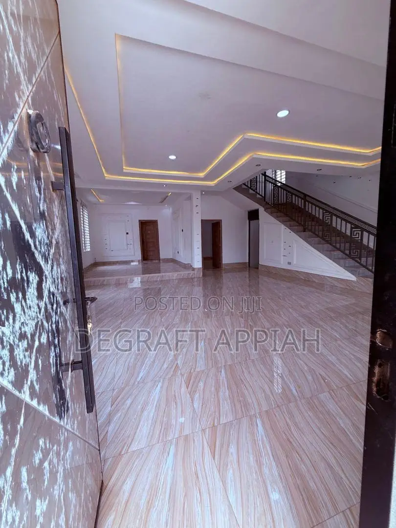 4bdrm Duplex in East Legon Hills, Accra Metropolitan for sale