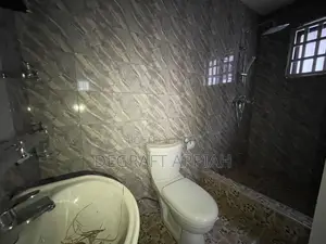 5bdrm House in Kronum Abuohia, Kumasi Metropolitan for sale