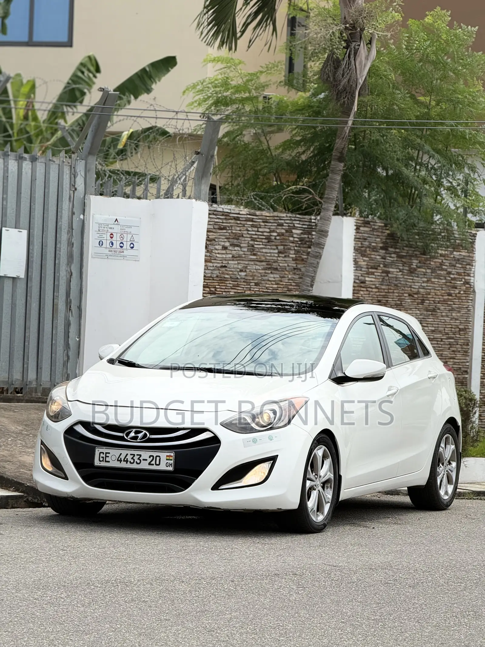 Hyundai Elantra Limited Sedan FWD (1.8L 4cyl 6A) 2016 White