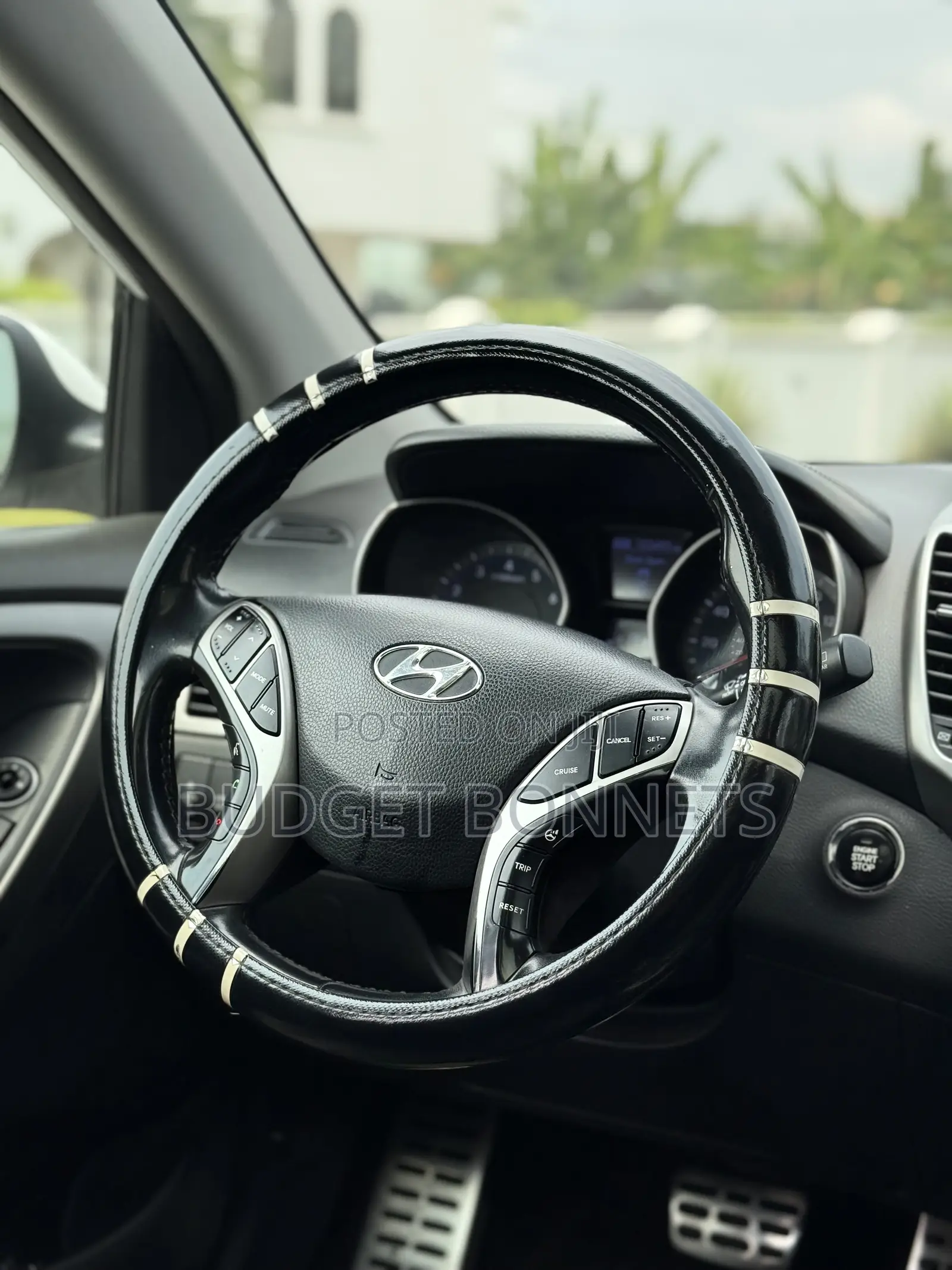 Hyundai Elantra Limited Sedan FWD (1.8L 4cyl 6A) 2016 White