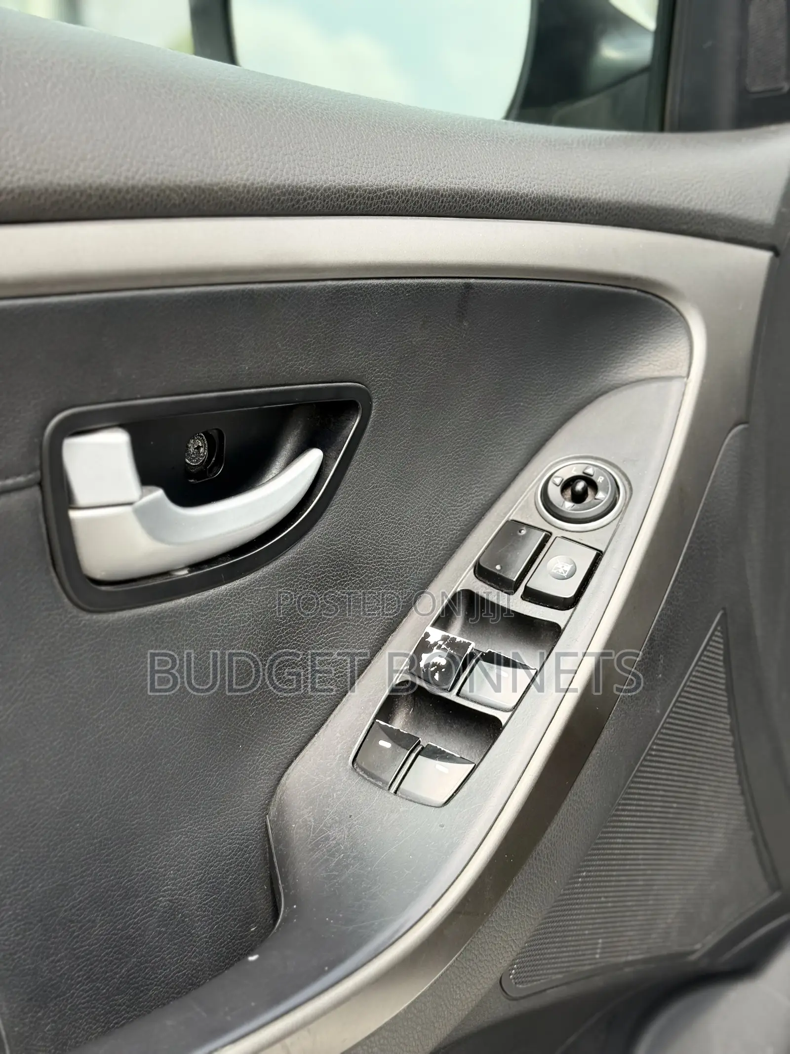 Hyundai Elantra Limited Sedan FWD (1.8L 4cyl 6A) 2016 White