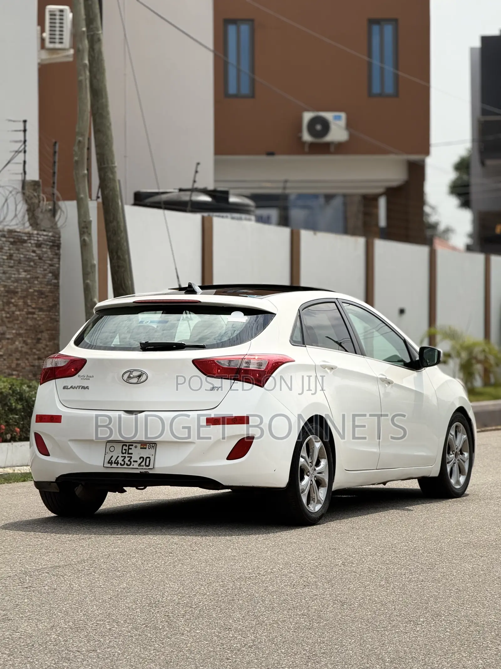 Hyundai Elantra Limited Sedan FWD (1.8L 4cyl 6A) 2016 White