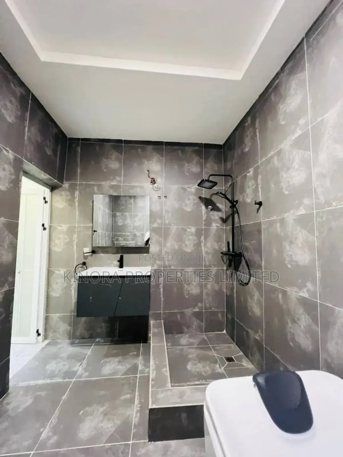 4bdrm Duplex in Abokobi for sale