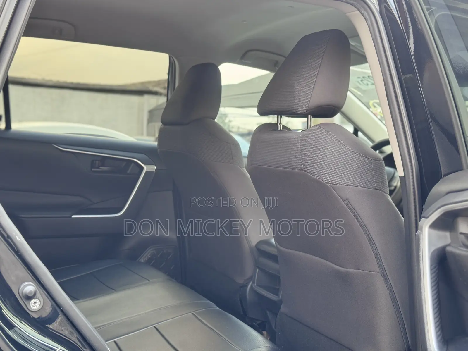 Toyota RAV4 LE AWD 2020 Black
