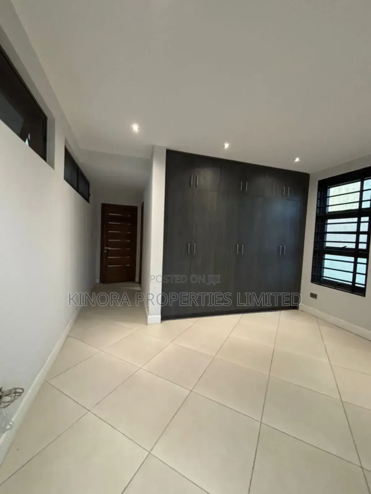 4bdrm Duplex in East Airport for sale