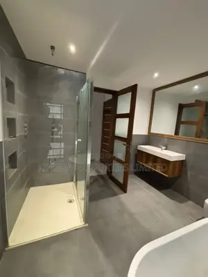 4bdrm Duplex in East Airport for sale