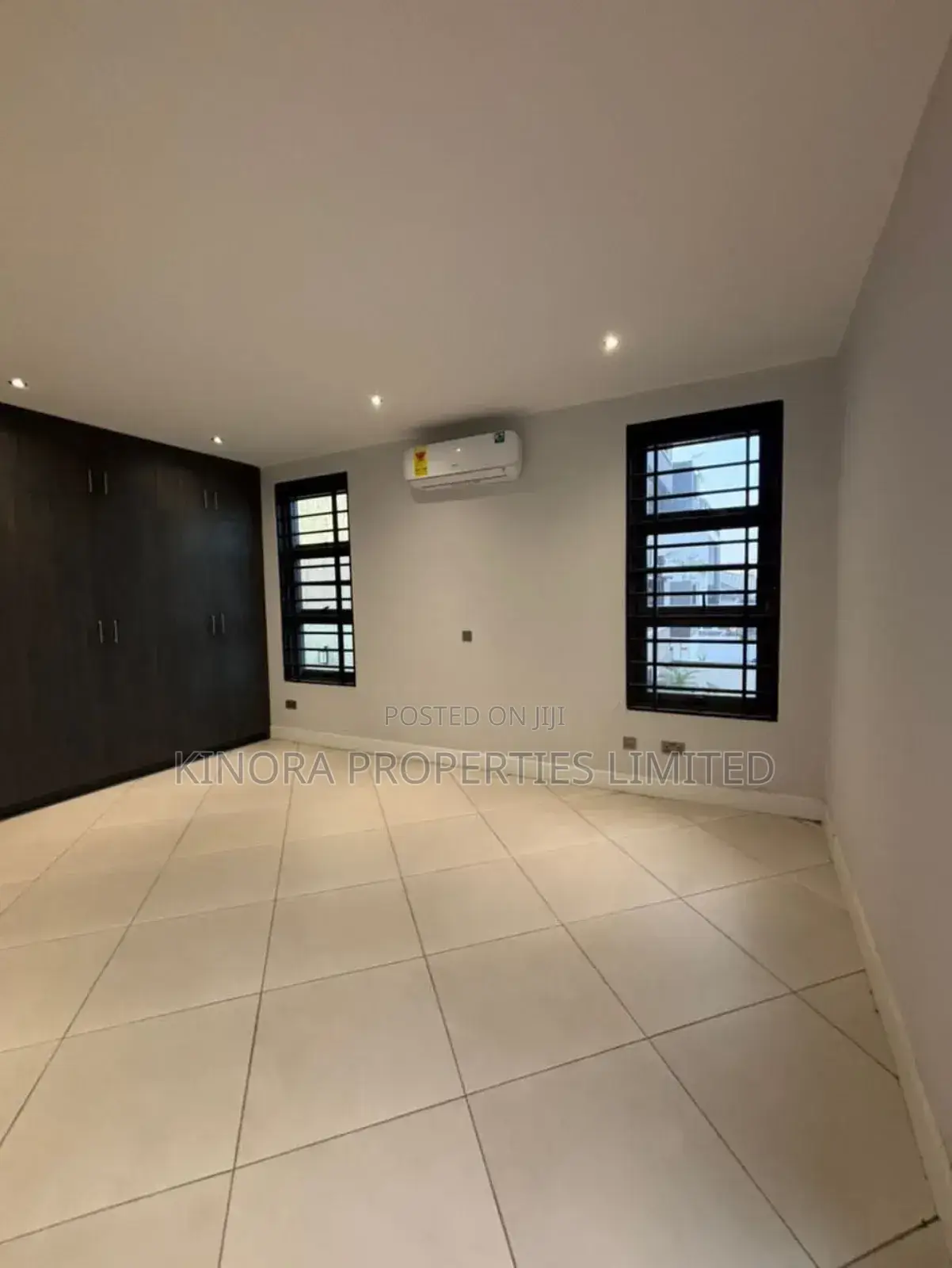 4bdrm Duplex in East Airport for sale