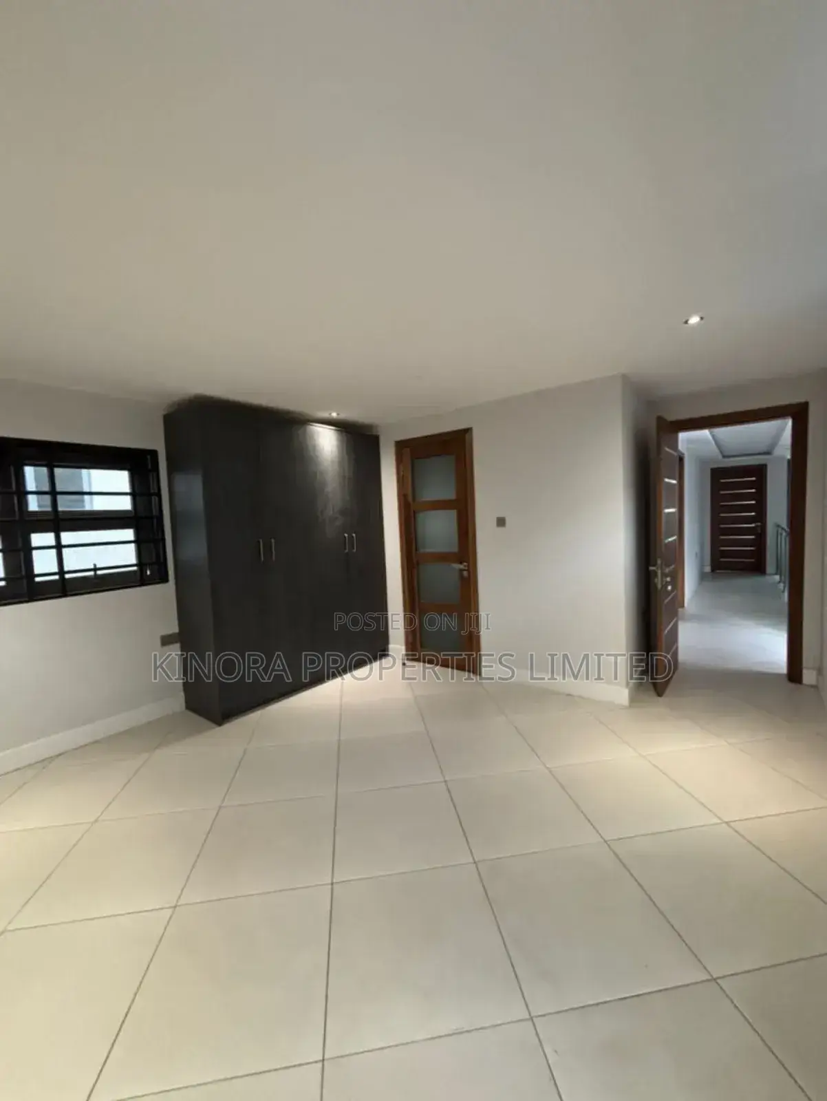 4bdrm Duplex in East Airport for sale