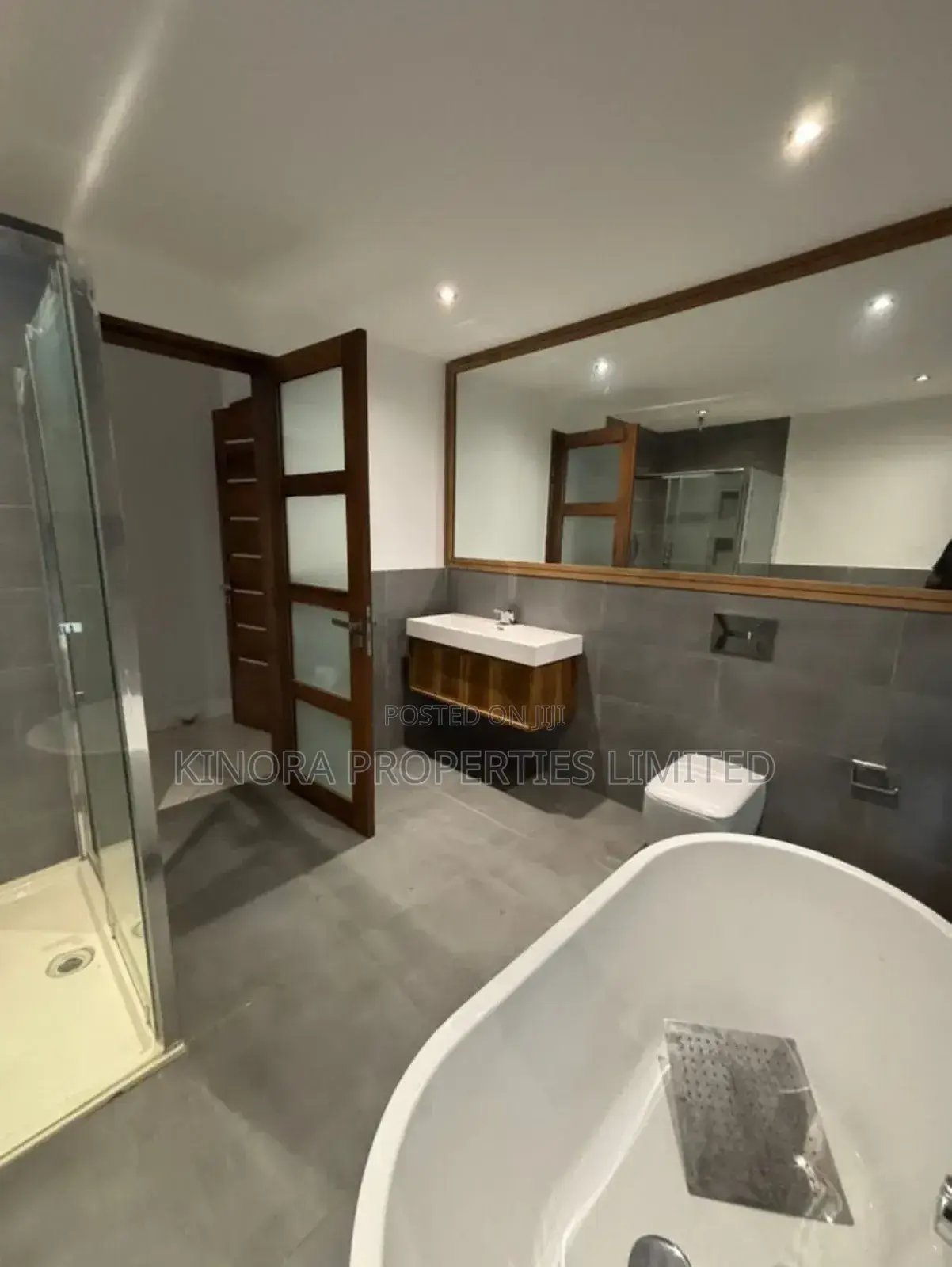 4bdrm Duplex in East Airport for sale