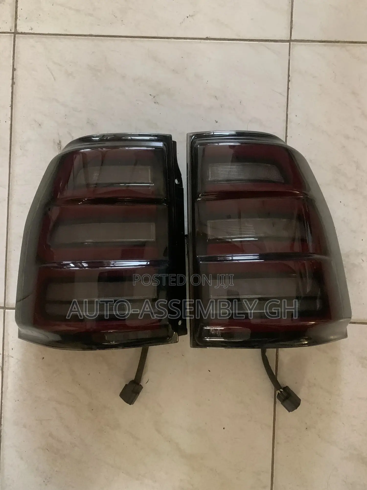Mitsubishi Pajero Tail Light Pair
