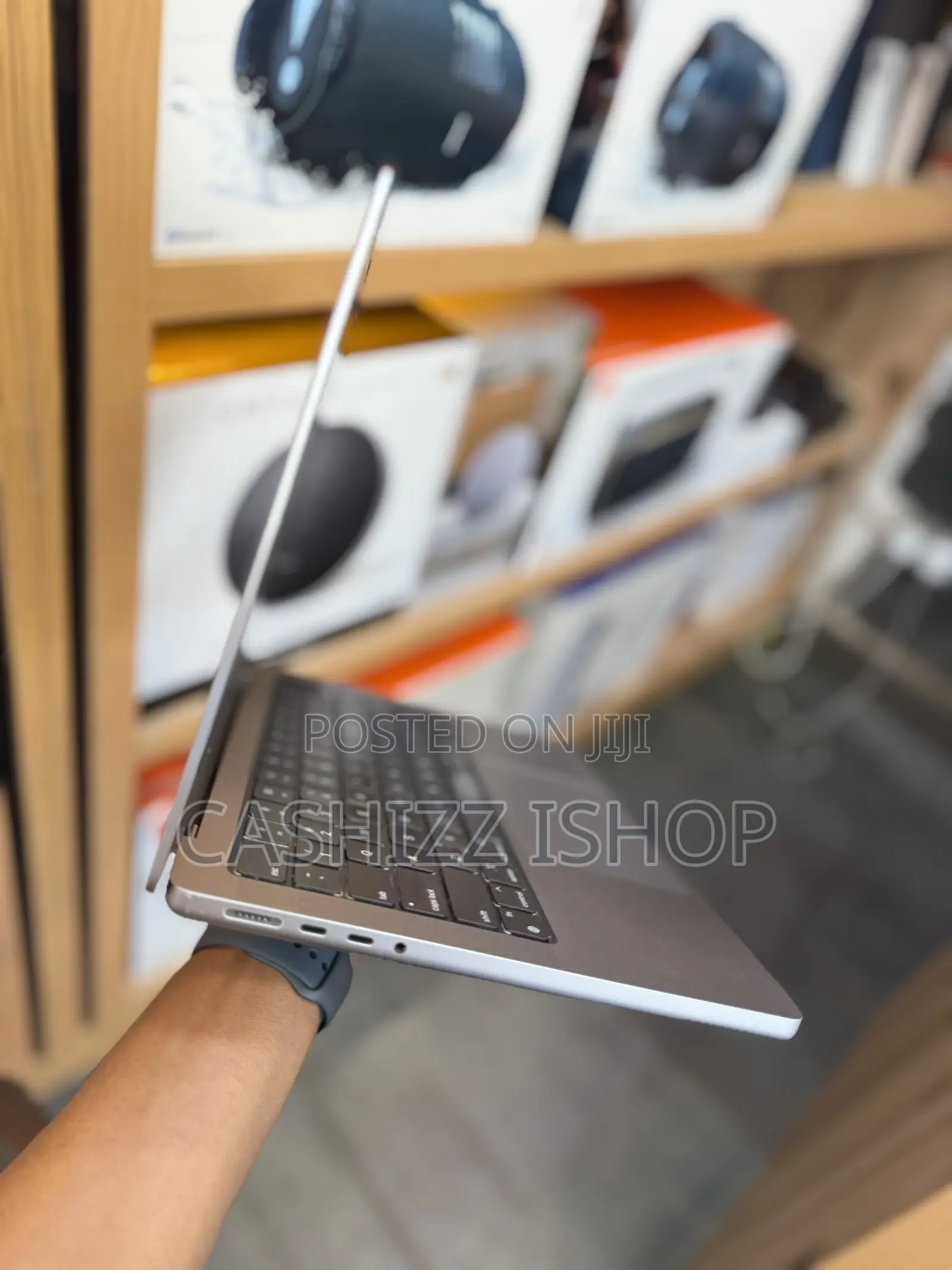 Laptop Apple MacBook Pro 2023 M3 14-Inch 8GB Apple M3 SSD 512GB