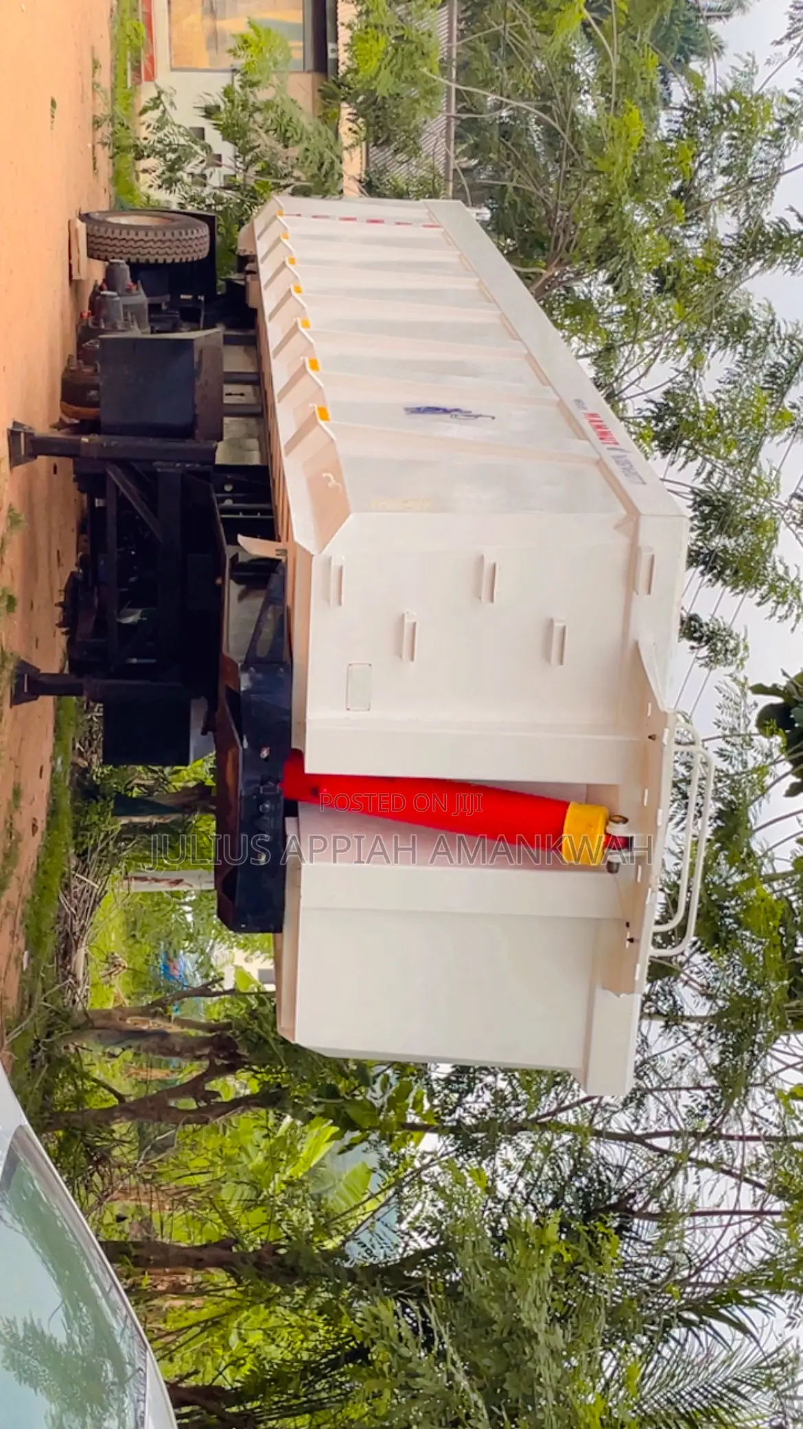 Mammut Tipping Trailer