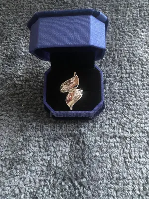 Women Fashionable Solid Stone Leafy Shaped Ring