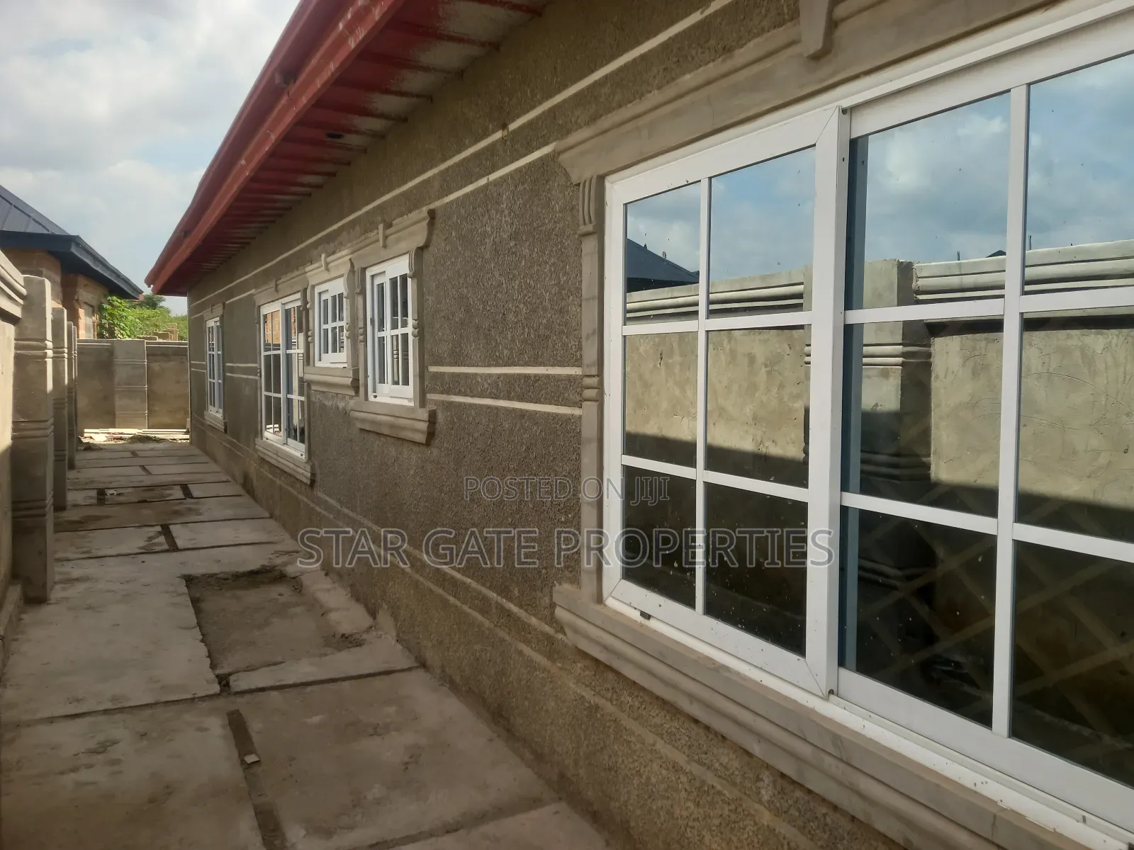 Furnished 8bdrm House in Atonsu Esereso, Kumasi Metropolitan for sale