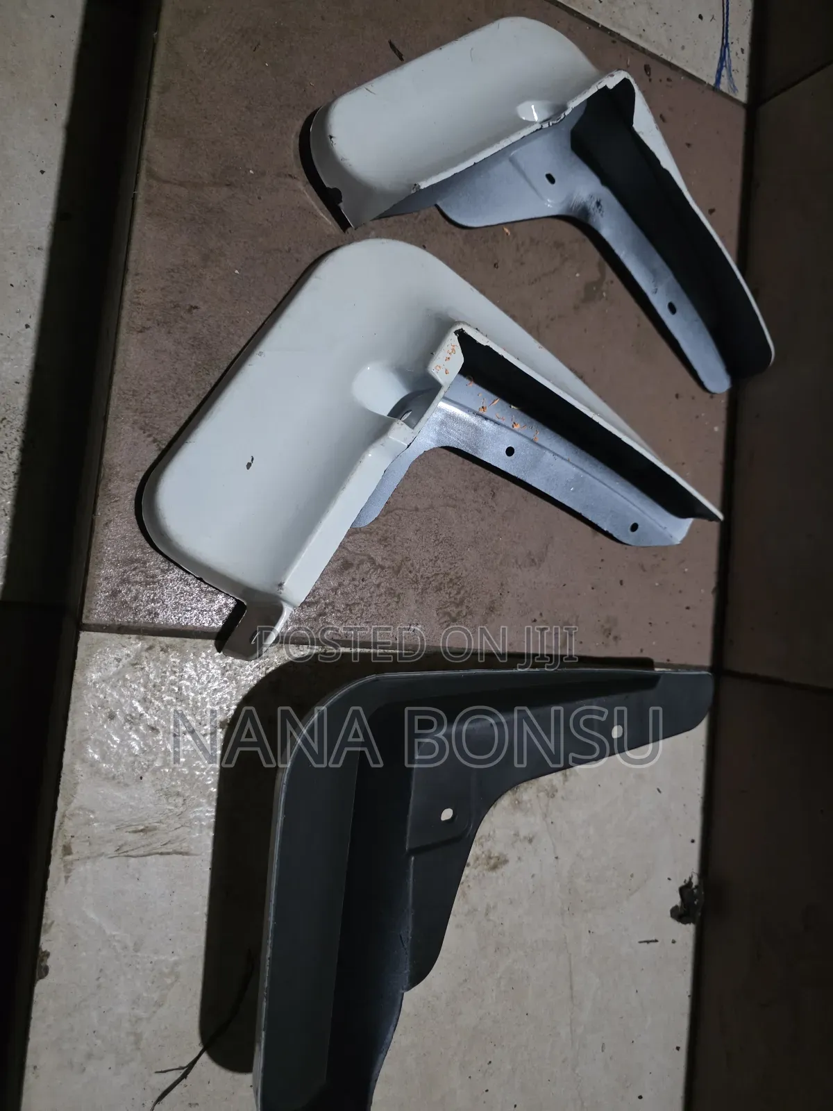 Toyota Voxy Fender Fixture