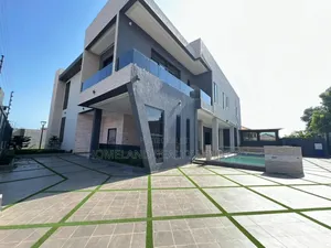 5bdrm Duplex in East Airport for sale