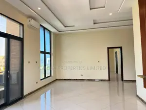 5bdrm Duplex in East Airport for sale