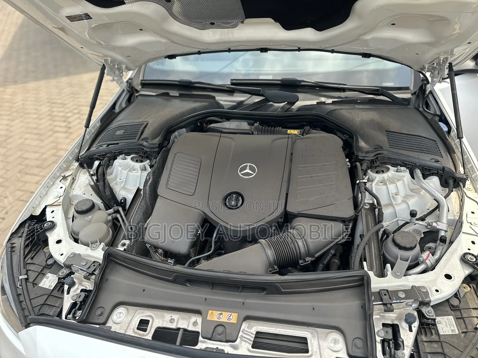 Mercedes-Benz C300 2024 White