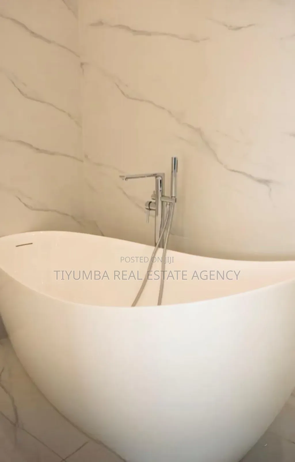 5bdrm House in Tiyumba Real Estate, Ashaley Botwe for sale